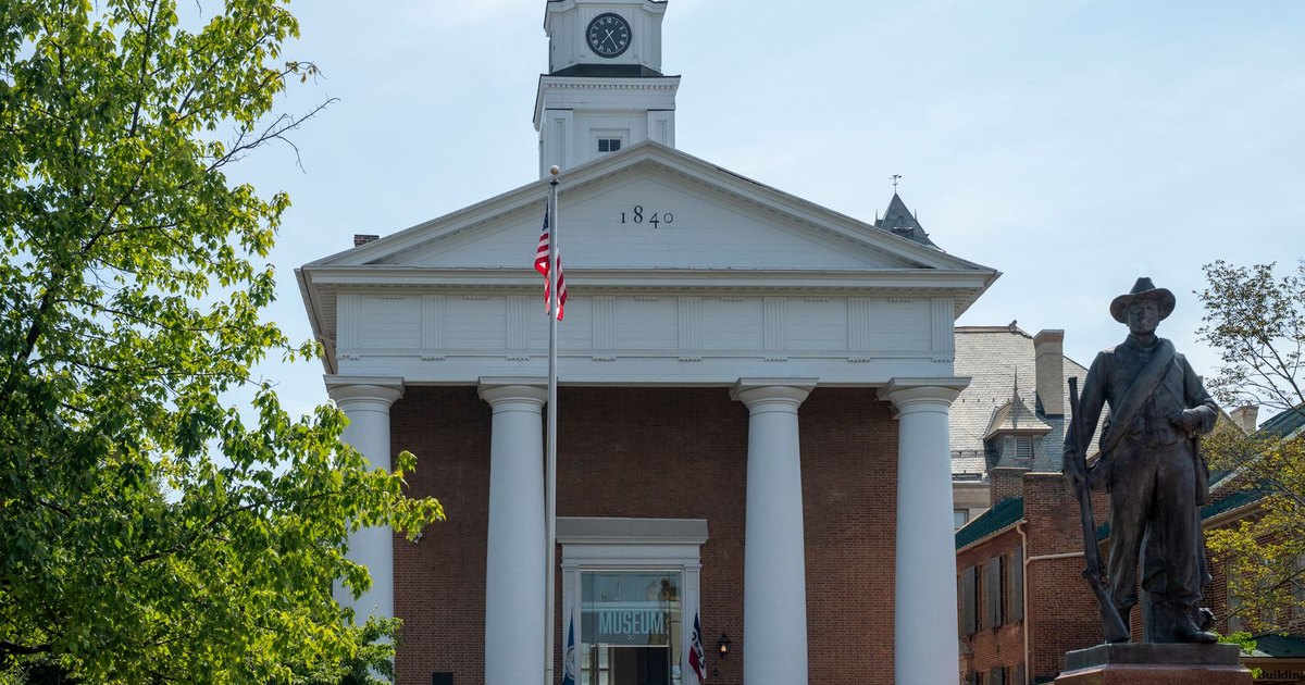 Exterior of a courthouse